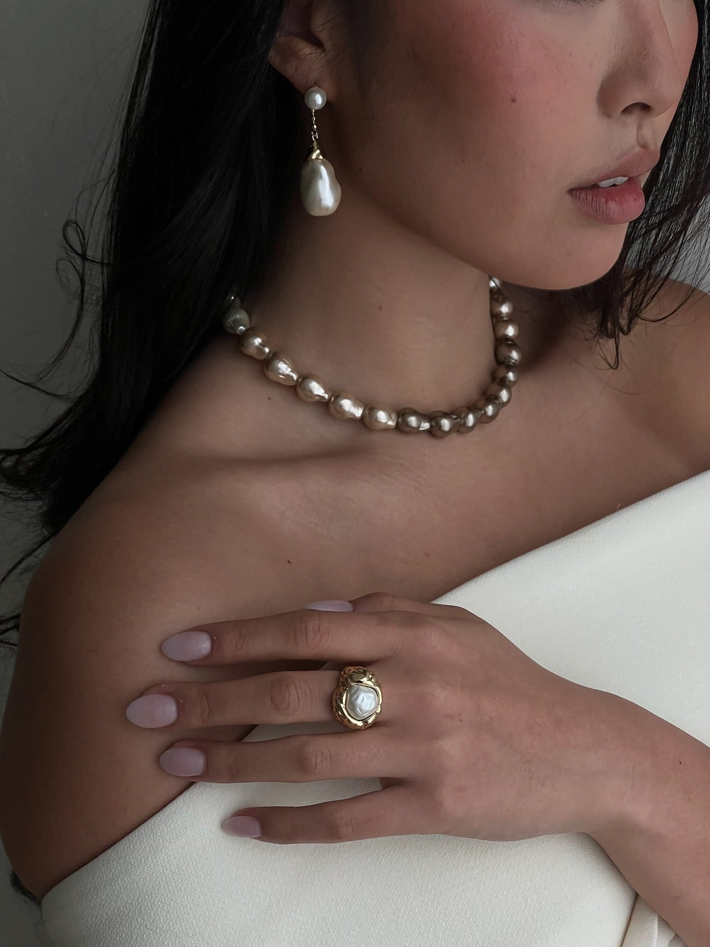 Hammered Pearl Pendant Ring