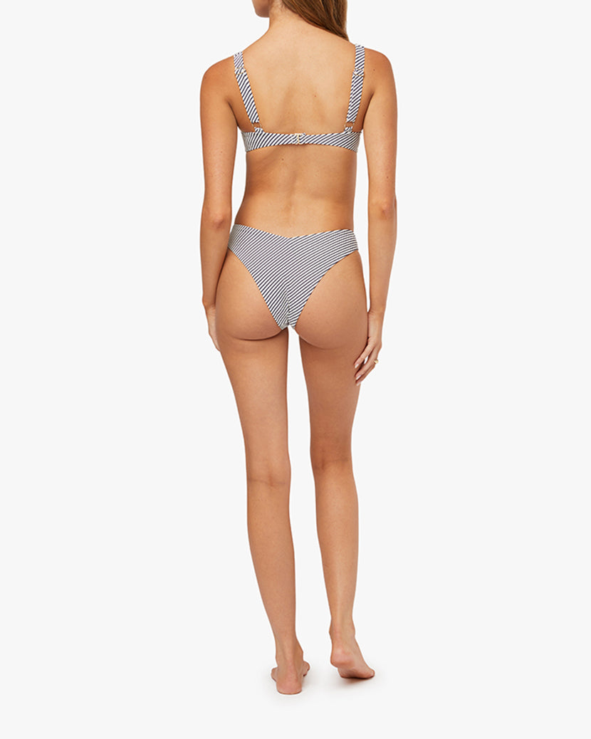Delilah Bottom