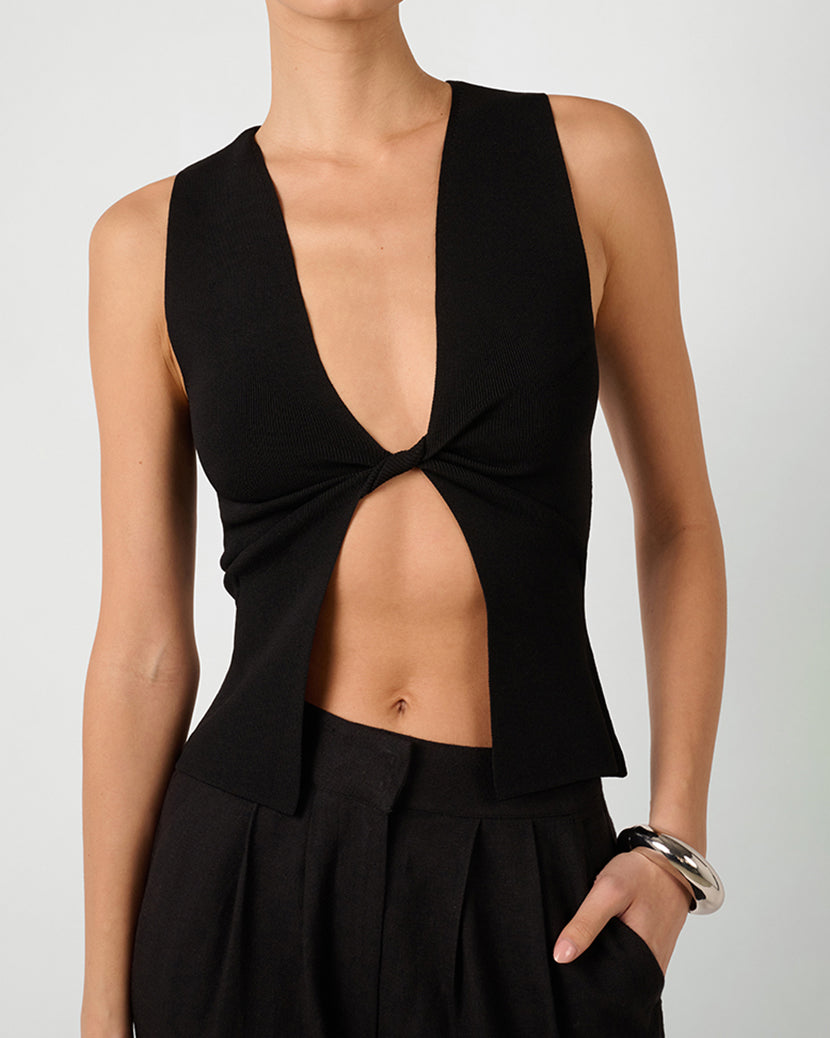 Twist Front Flyaway Tank