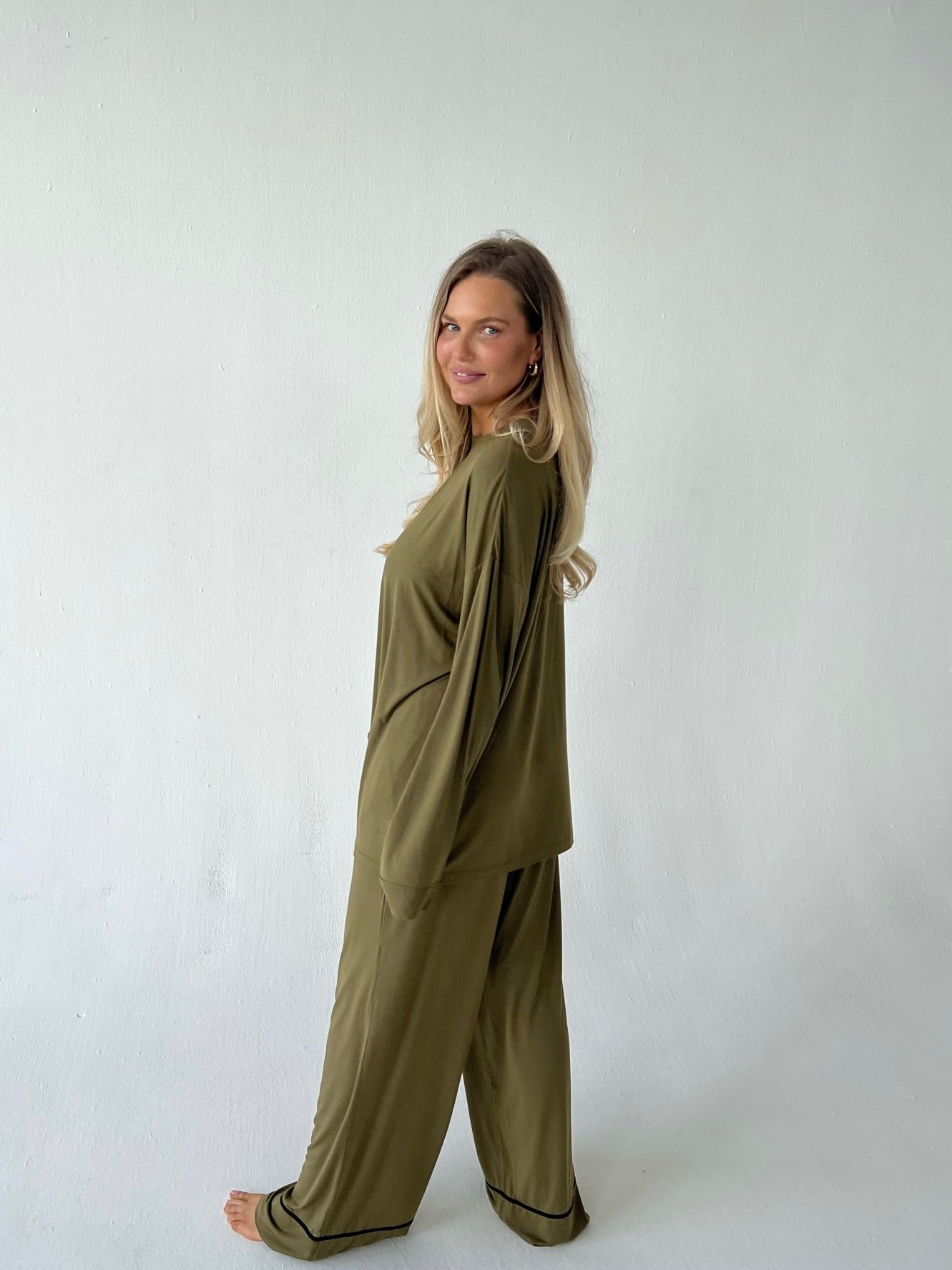 Piped Wide Leg Pant
