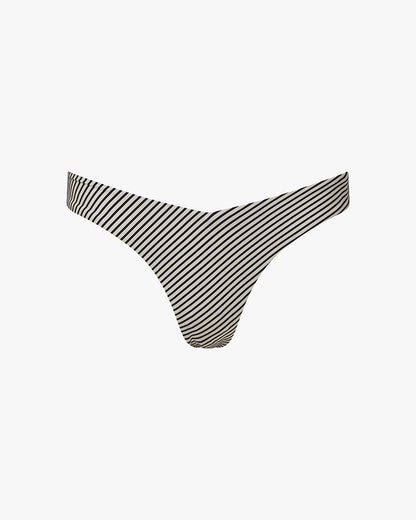 Delilah Bottom