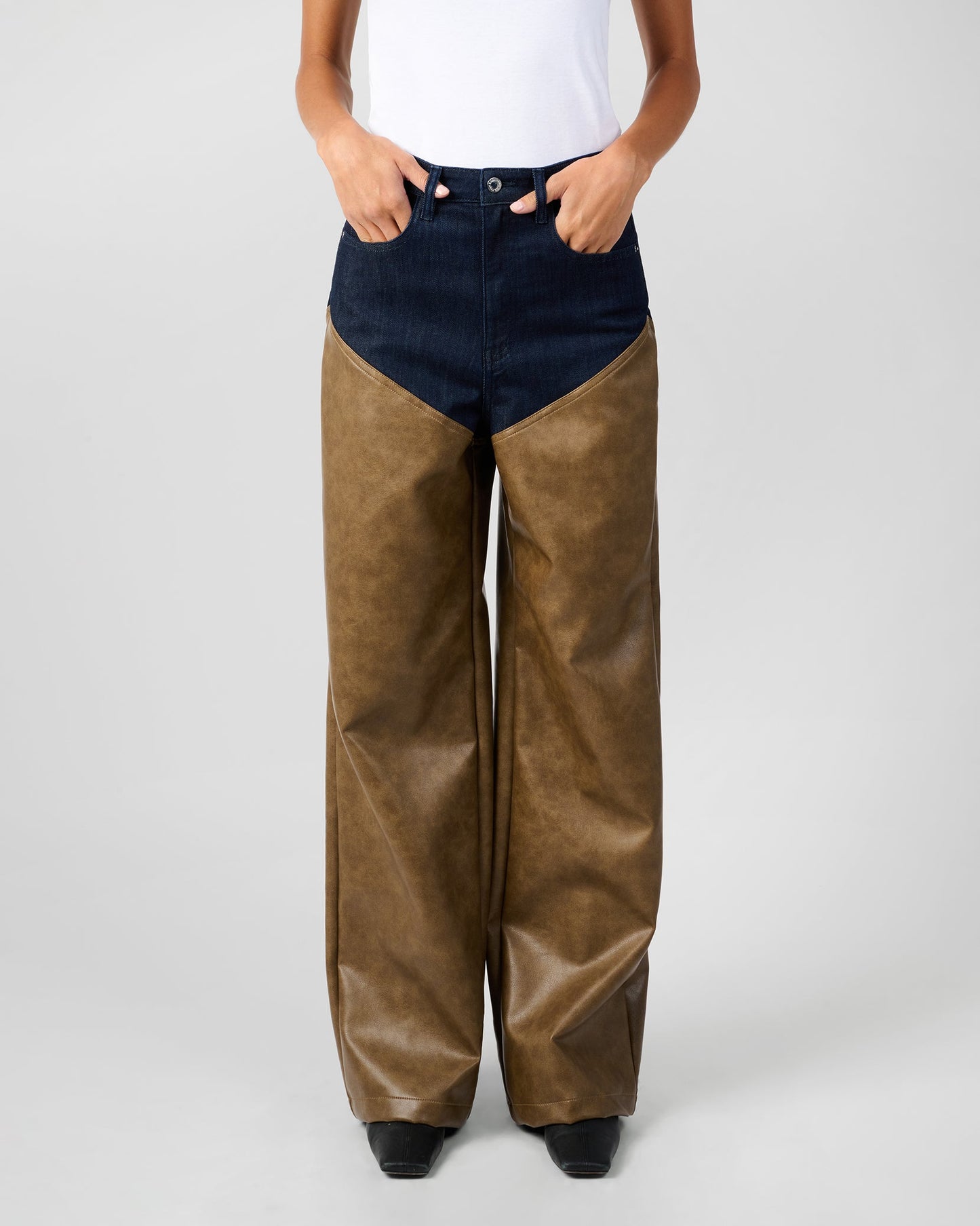 Mid Rise Straight Leg Two Toned Chap Jean