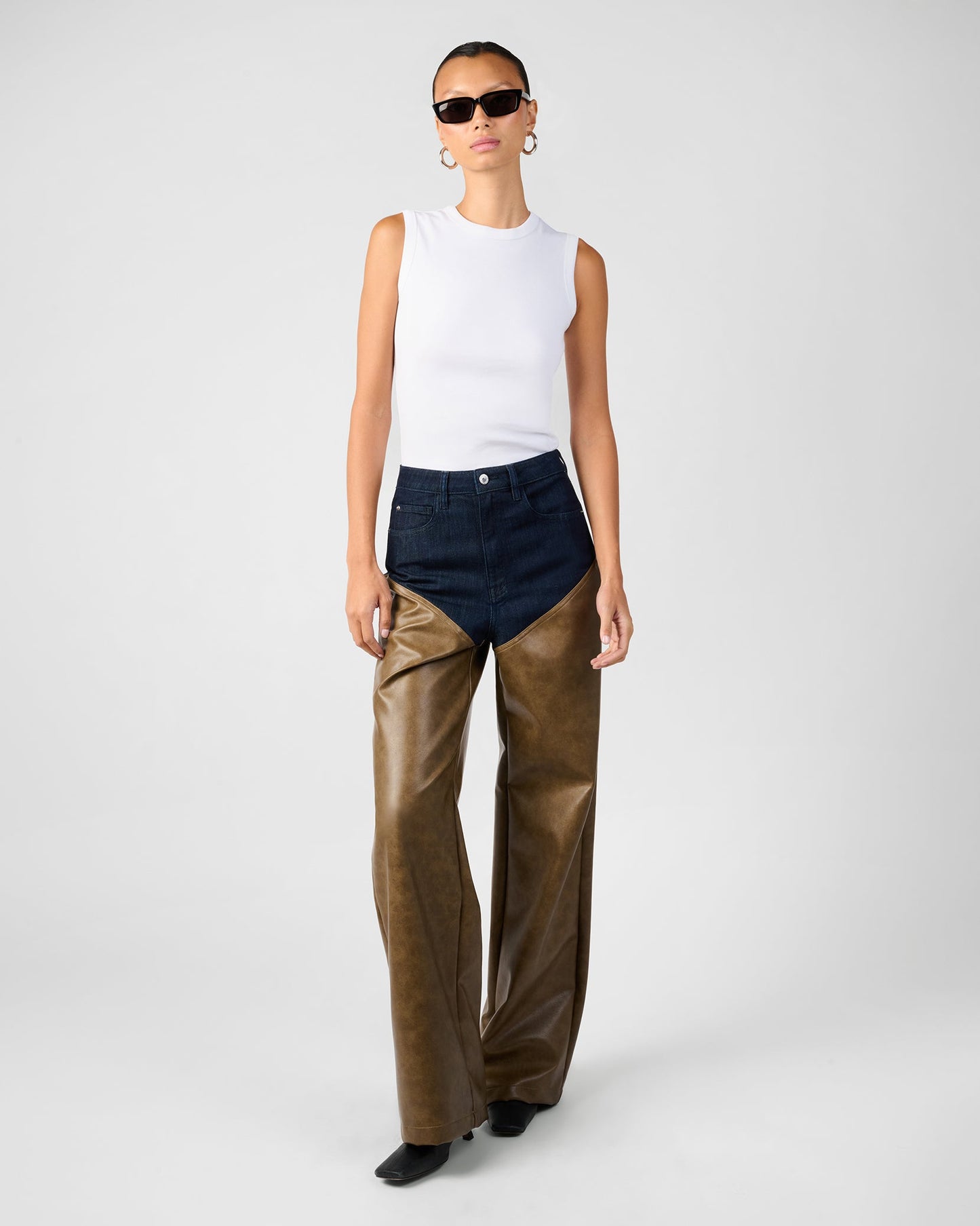 Mid Rise Straight Leg Two Toned Chap Jean