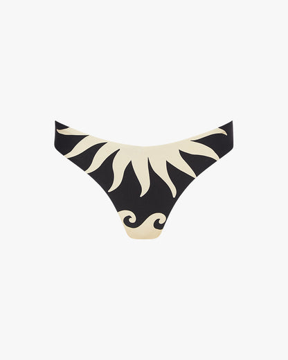 Delilah Bottom