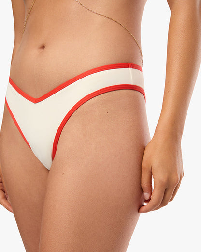 Delilah Bottom