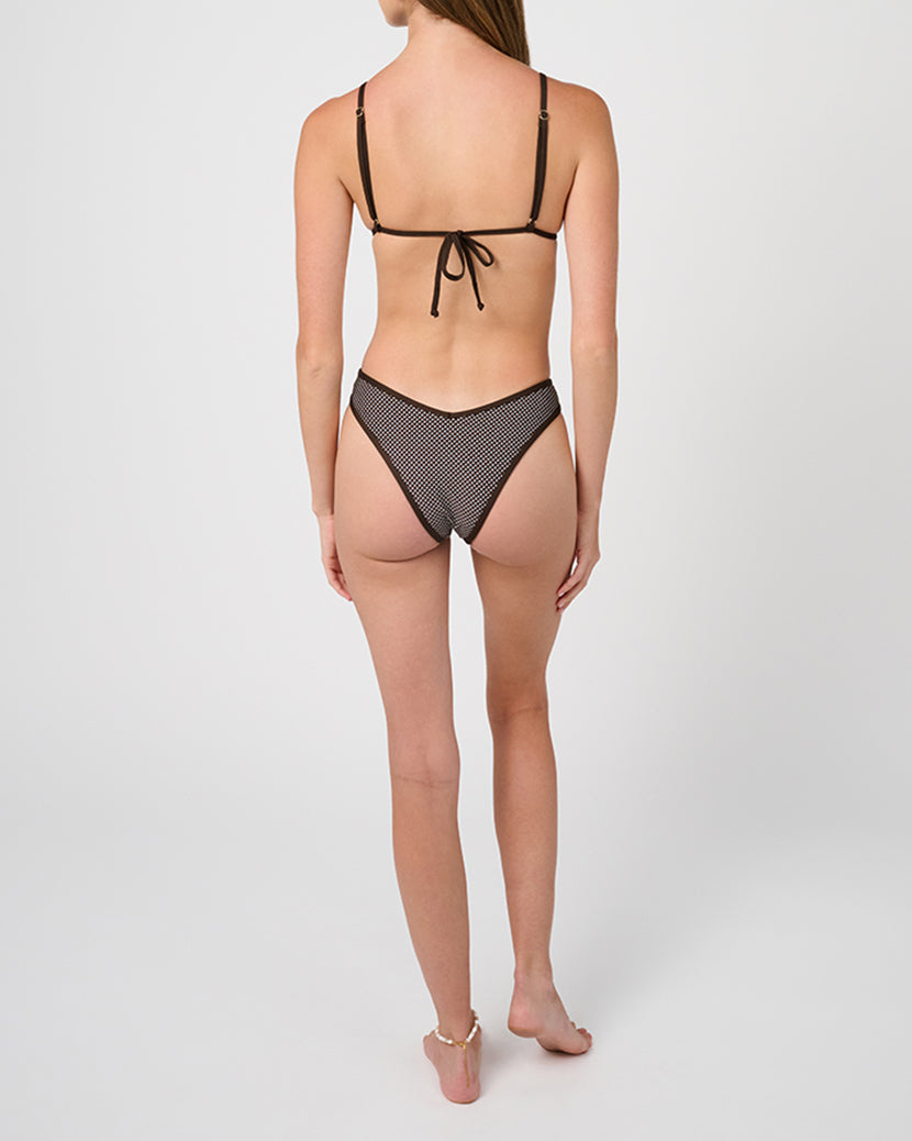 Delilah Bottom